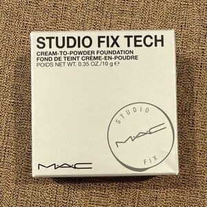 Mac Studio fix tech cream to powder foundation
NW25